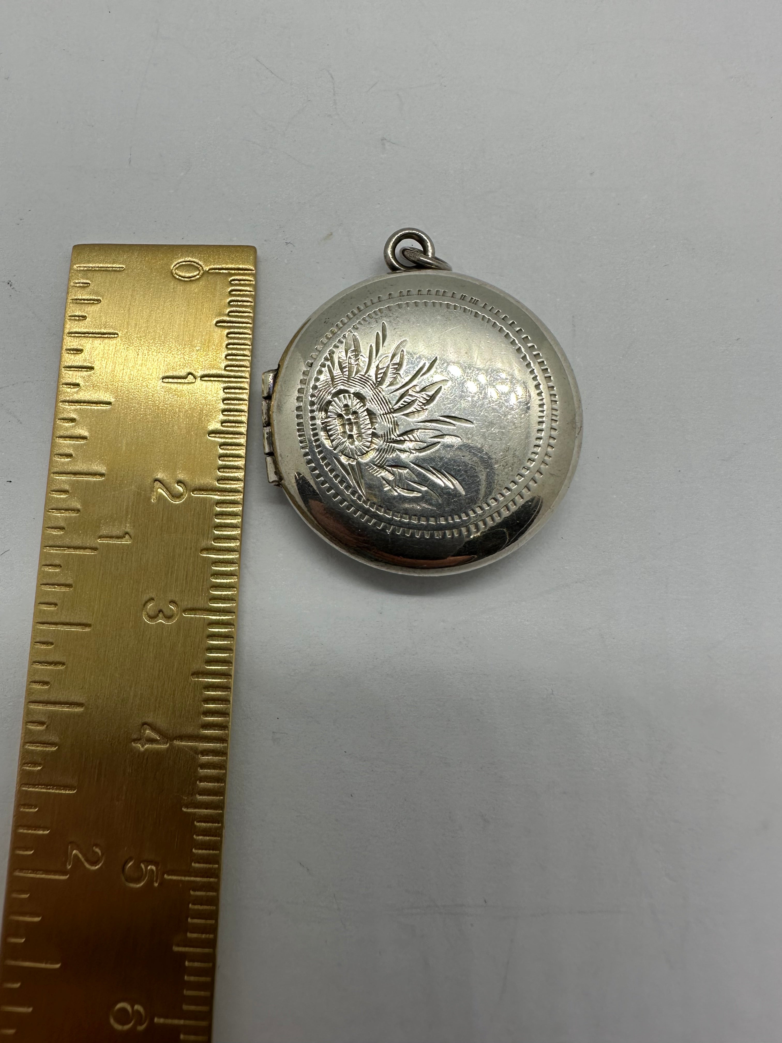 Silver vintage round locket