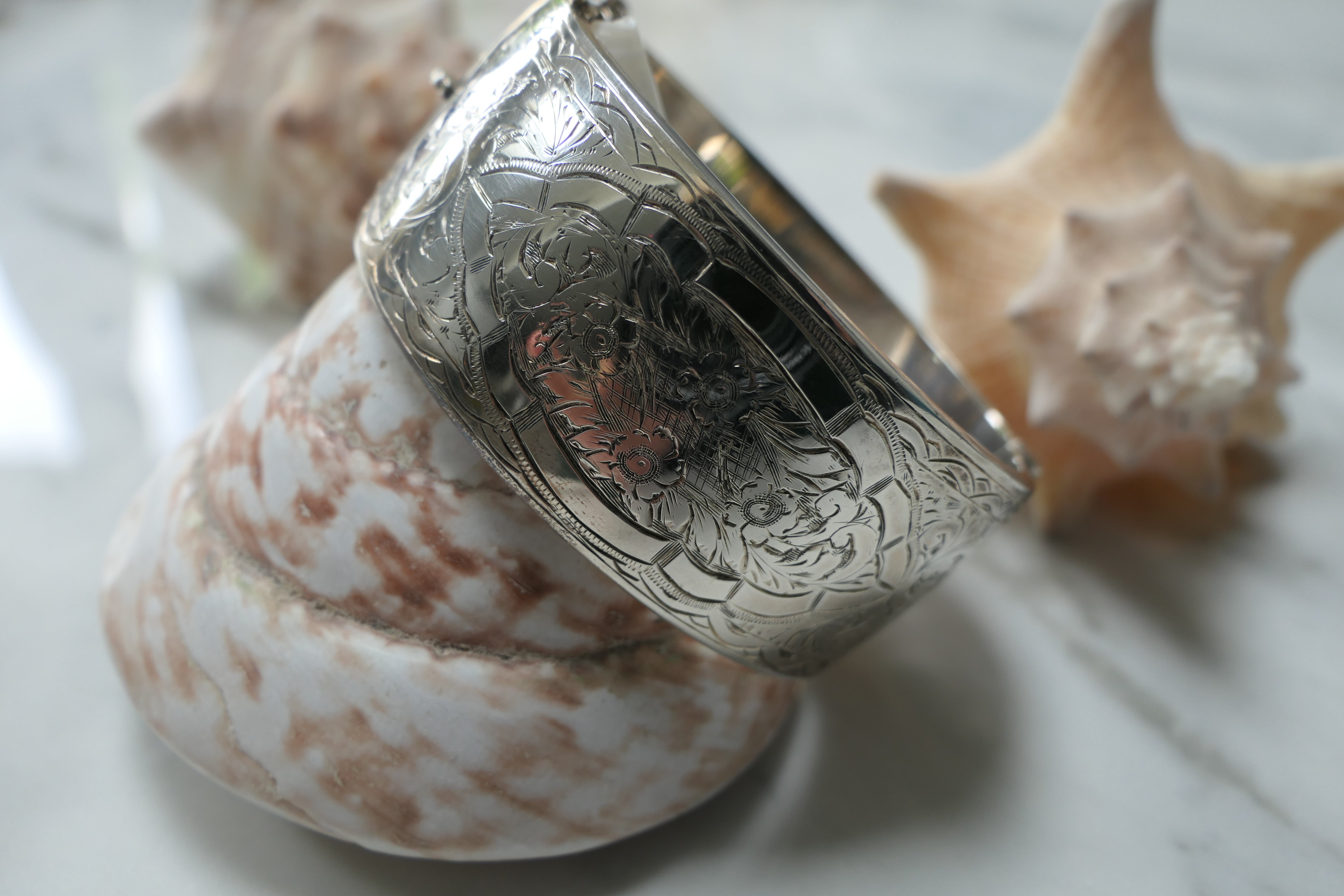 Vintage silver hinged bangle