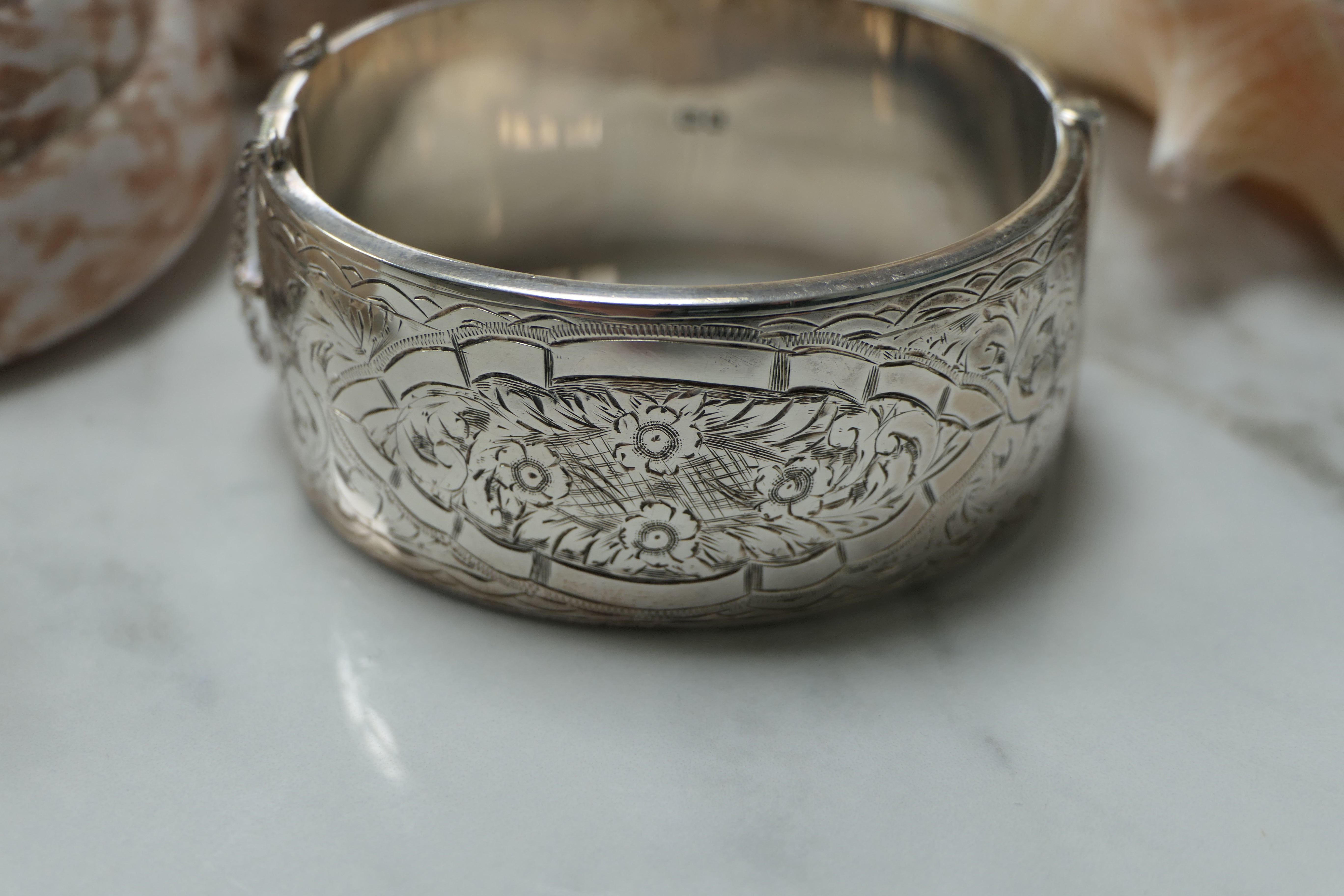 Vintage silver hinged bangle