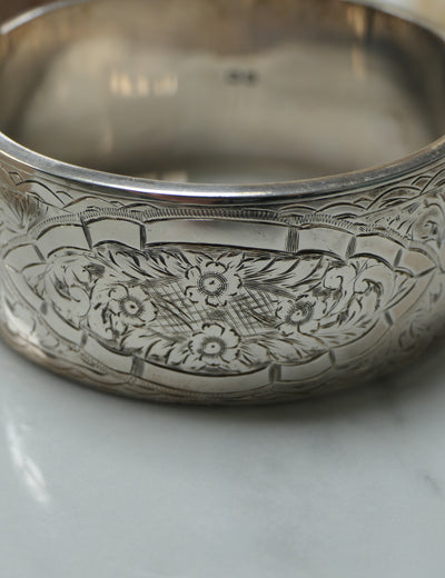 Vintage silver hinged bangle