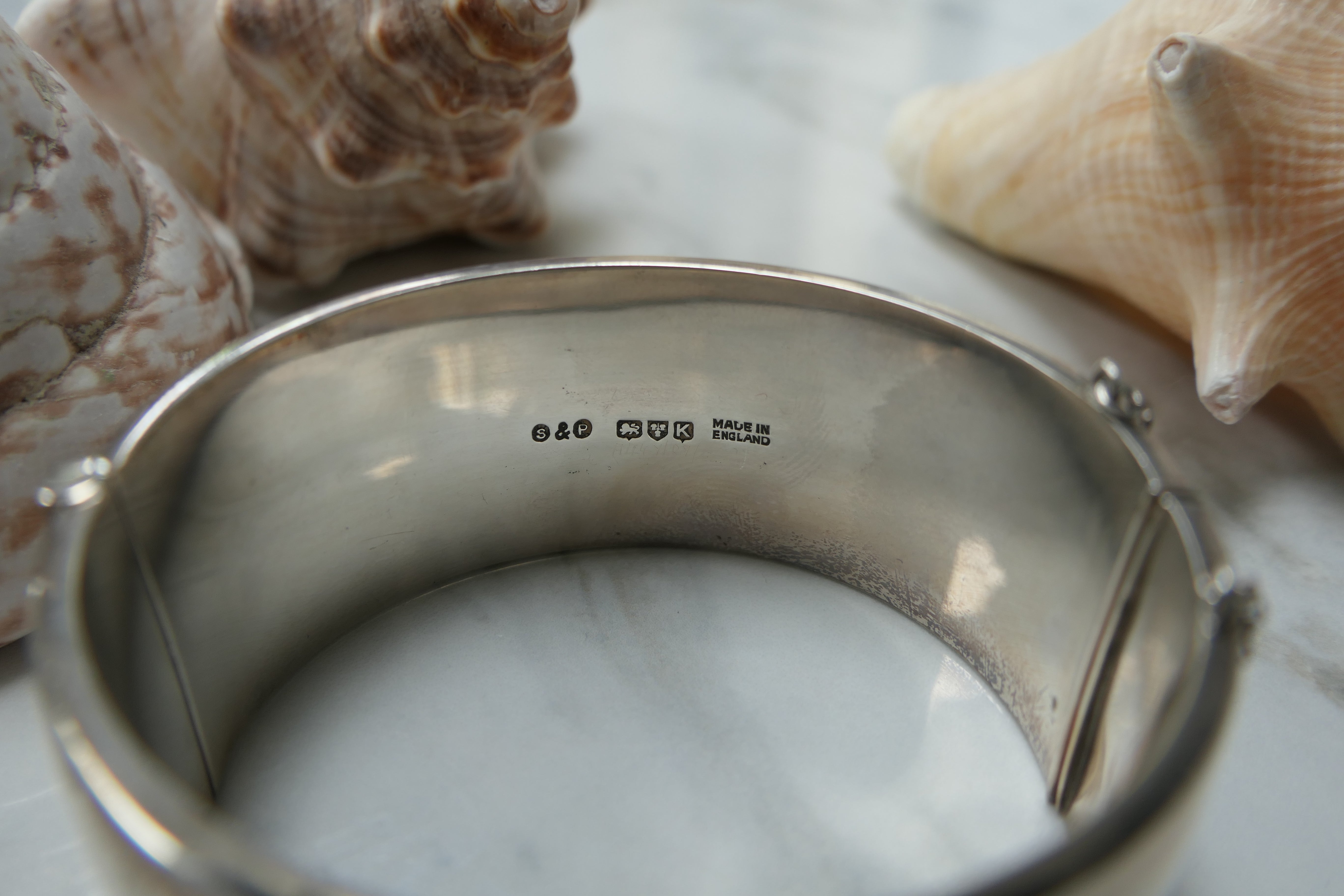 Vintage silver hinged bangle